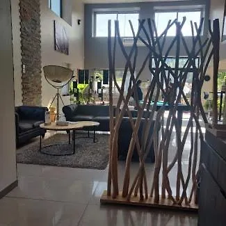 Hotel L'ange De La Vallee 3*